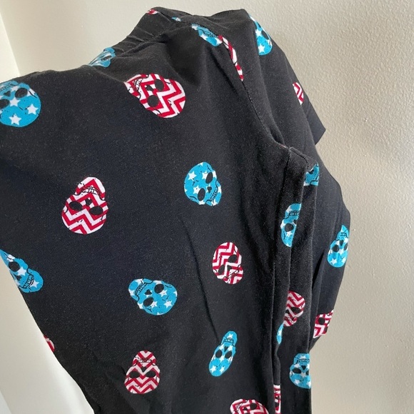 No Boundaries American Skull Black Faded Low Rise Capri Leggings Juniors Small - Picture 8 of 15